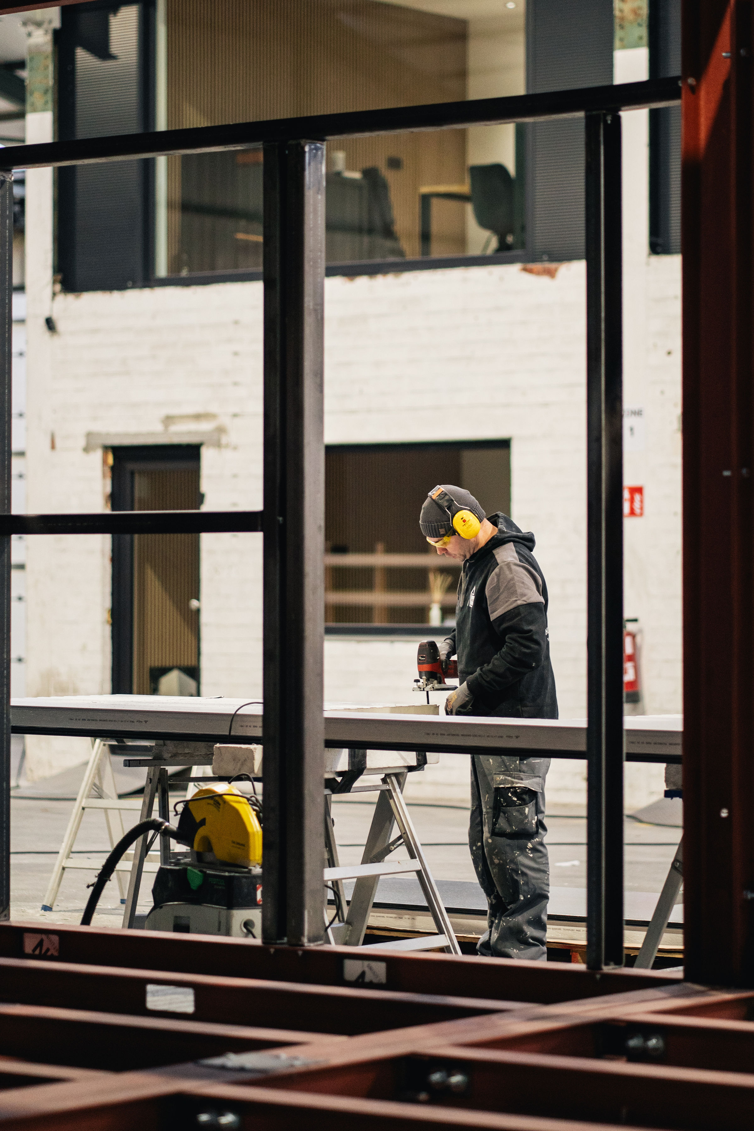 medewerker in atelier van hubley 