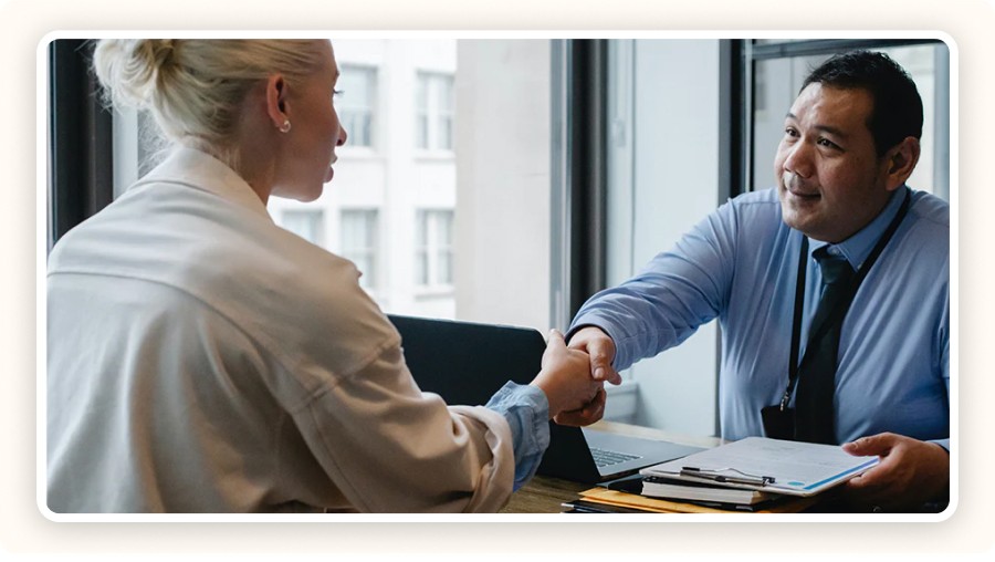 Choosing the right suppliers for a branded clothing dropshipping business