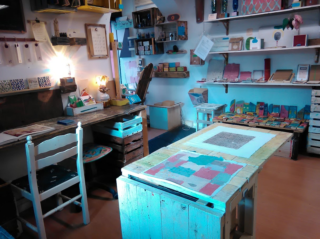 laboratorio di carlo celanetti di oggetti artigianali di reciclo urbano