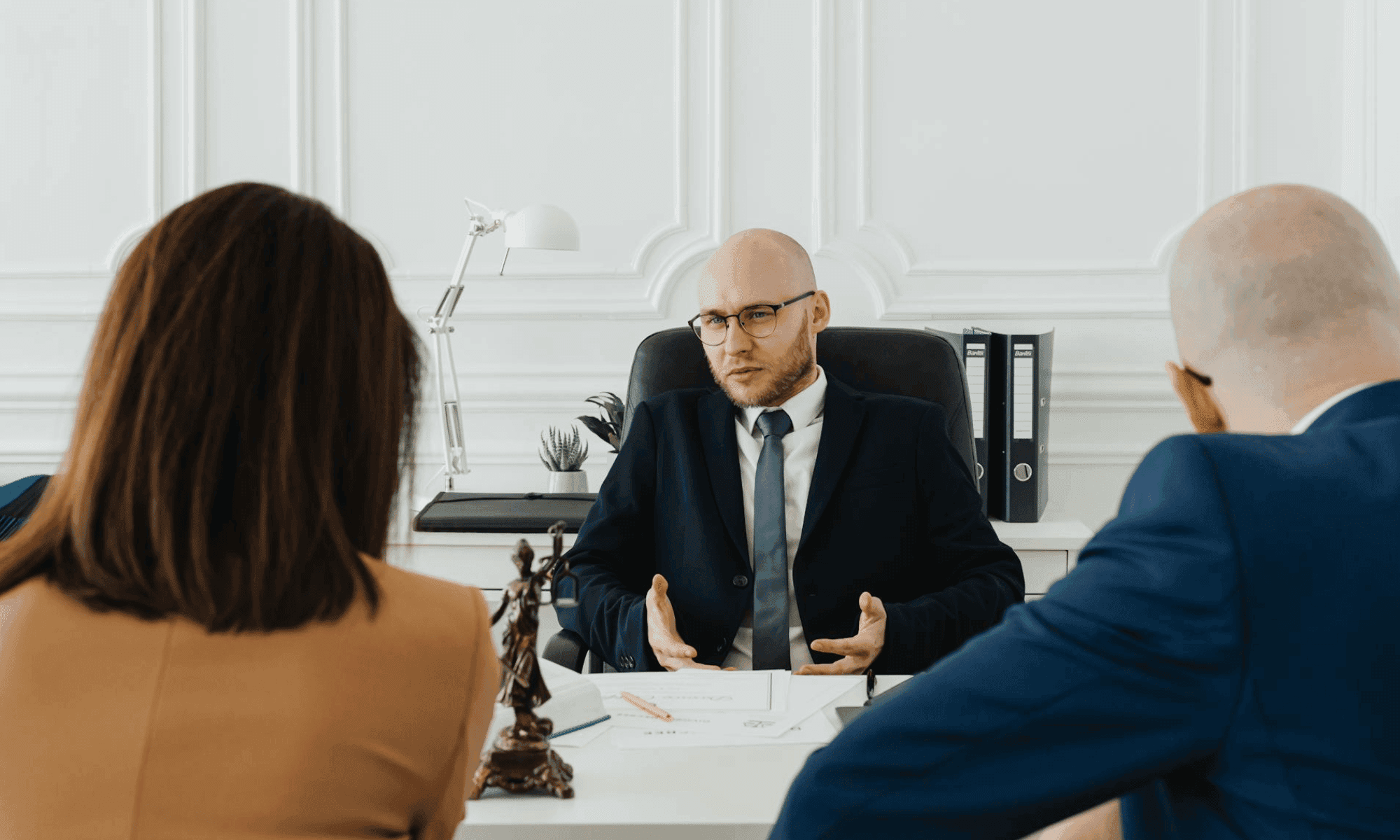 Lawyer with clients in sex crime case