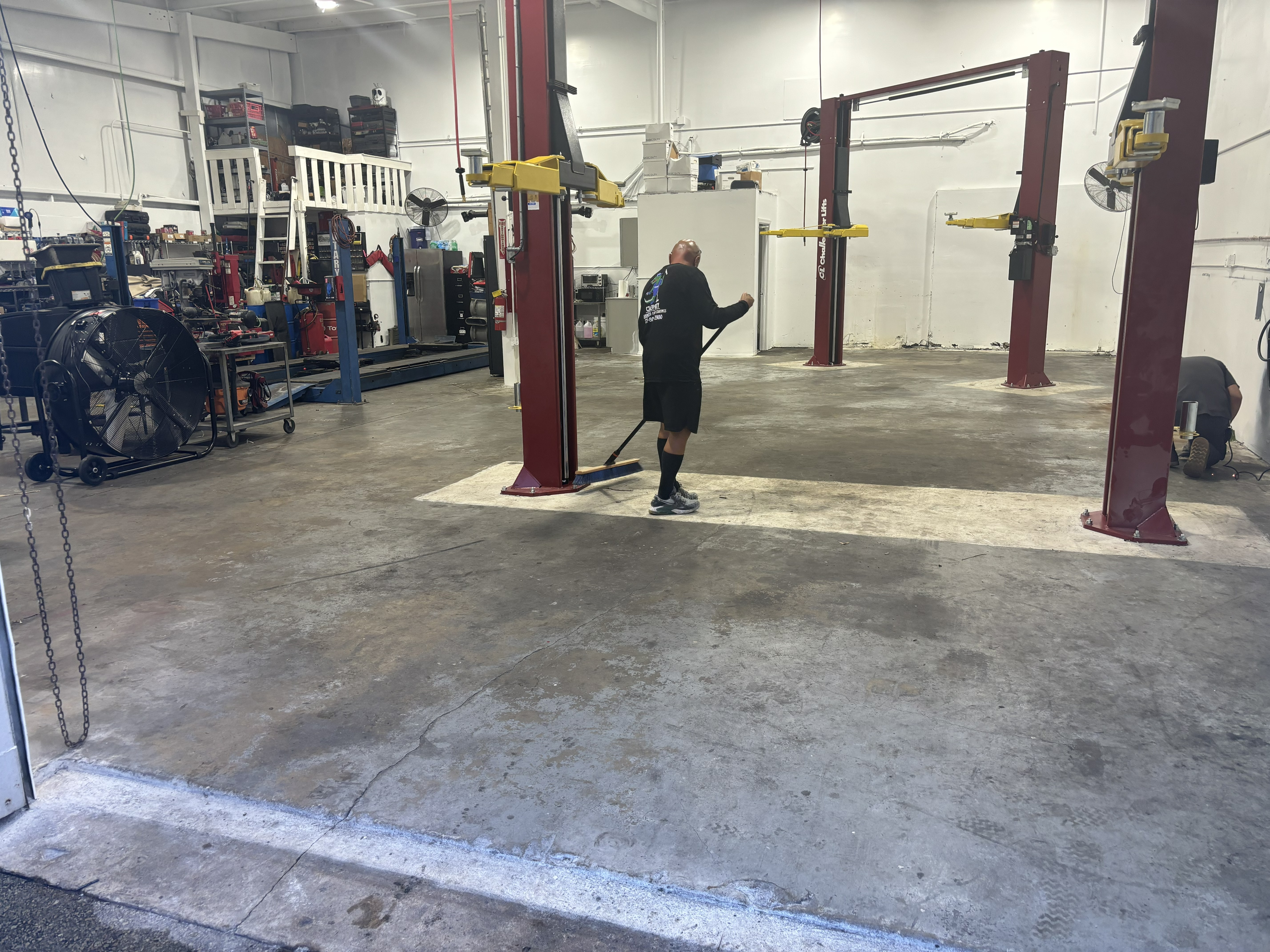 Melbourne Auto Center Gravel floor before CJ Epoxy installation