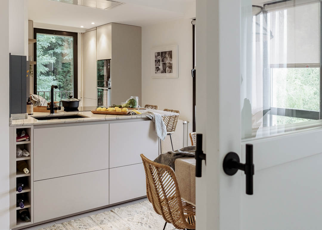 cocina-semiabierta-puerta-corredera