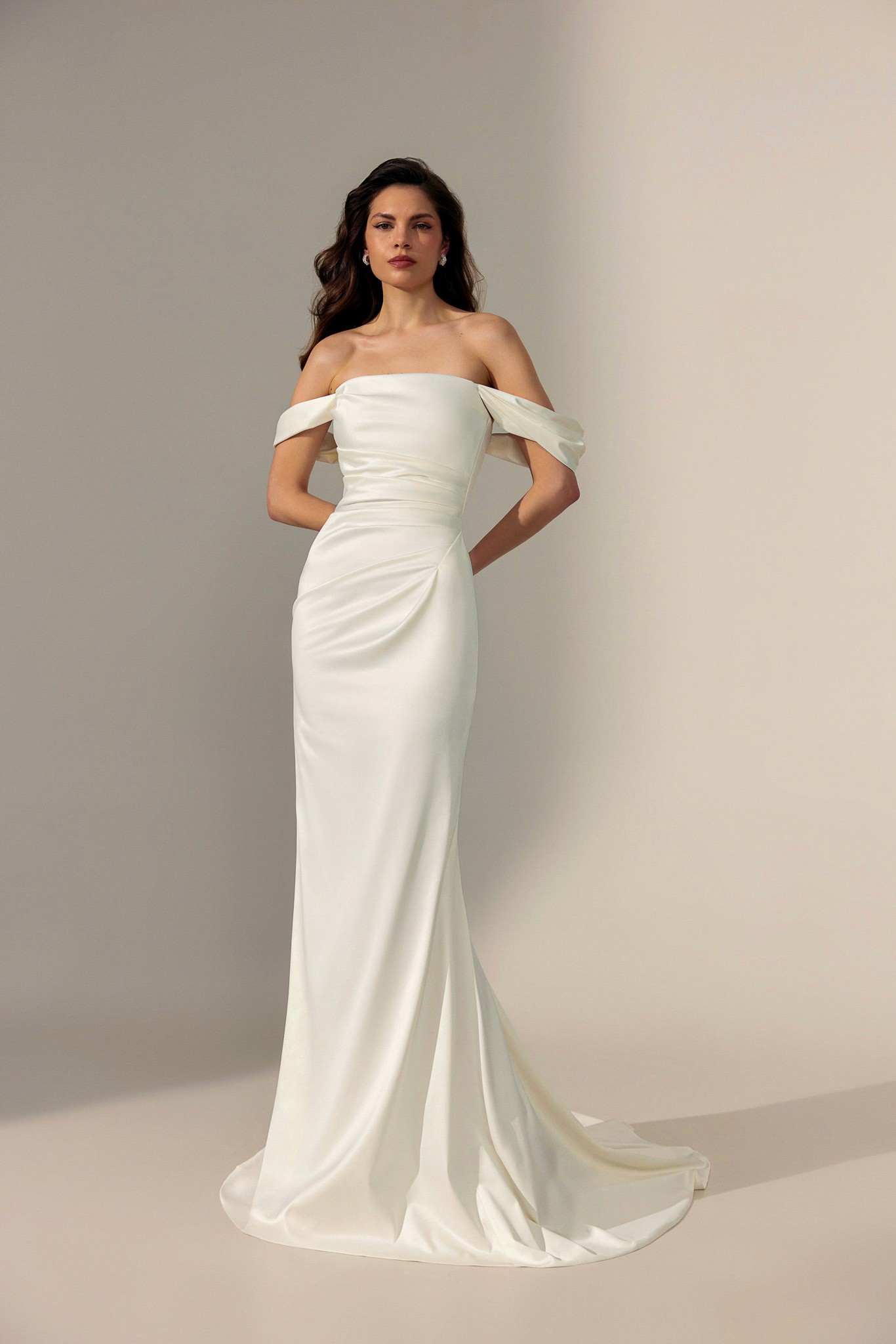 Schulterfreies Brautkleid mit Corsagen-Oberteil