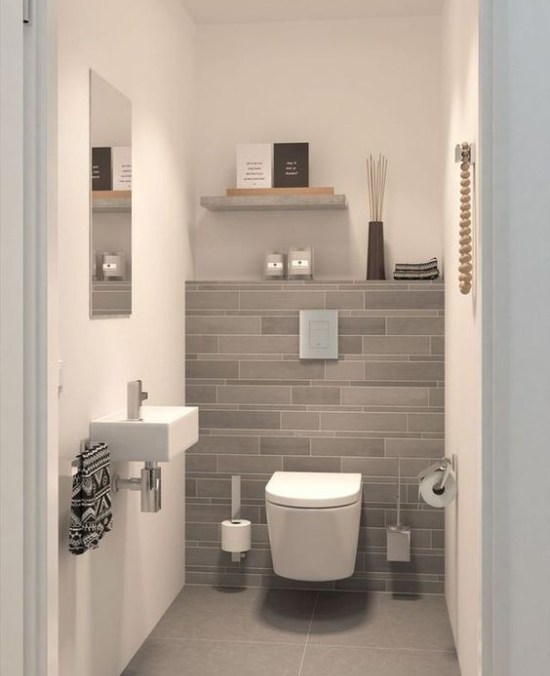 bagno molto piccolo cieco ben organizzato senza doccia