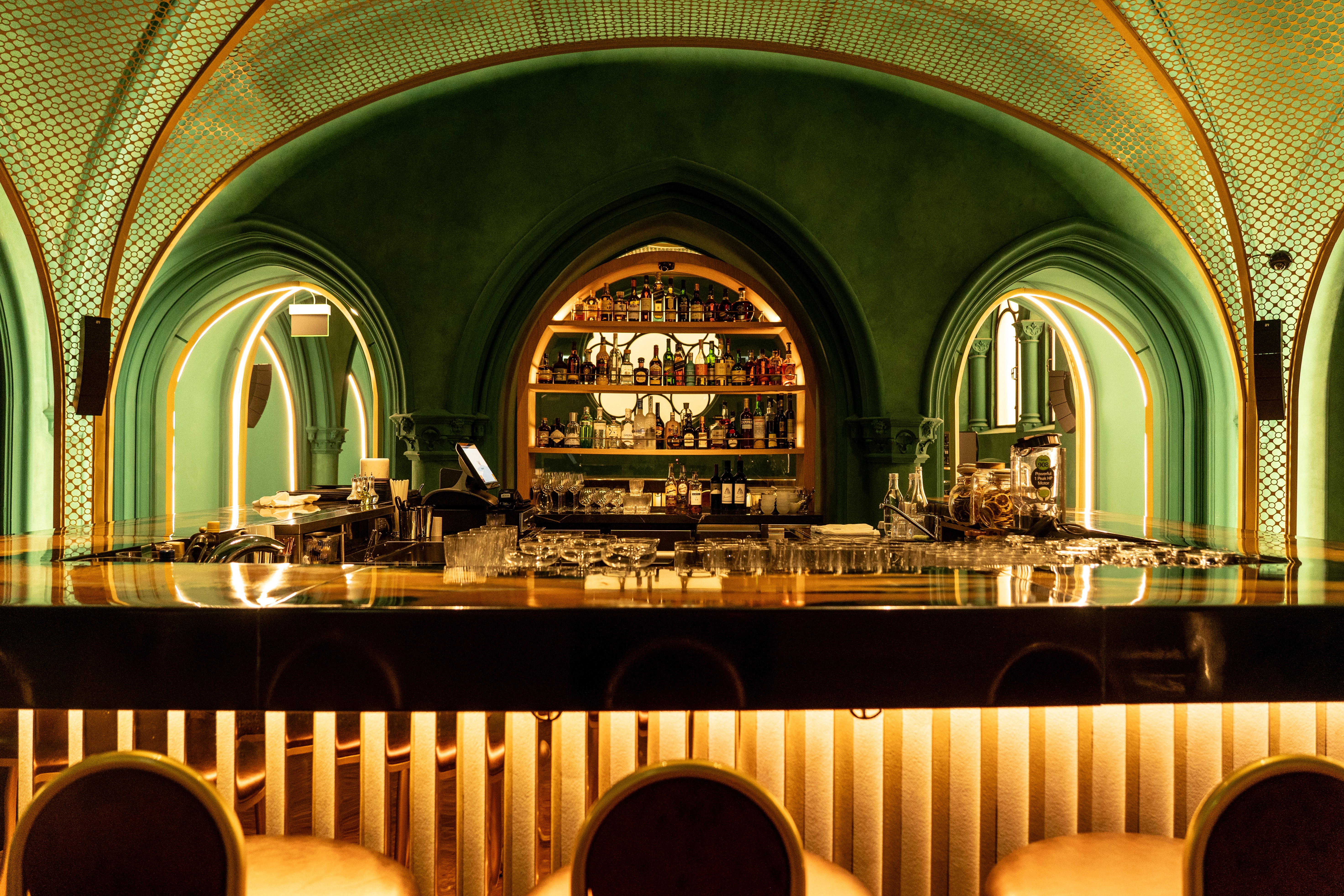w budapest hotel_ungerground bar