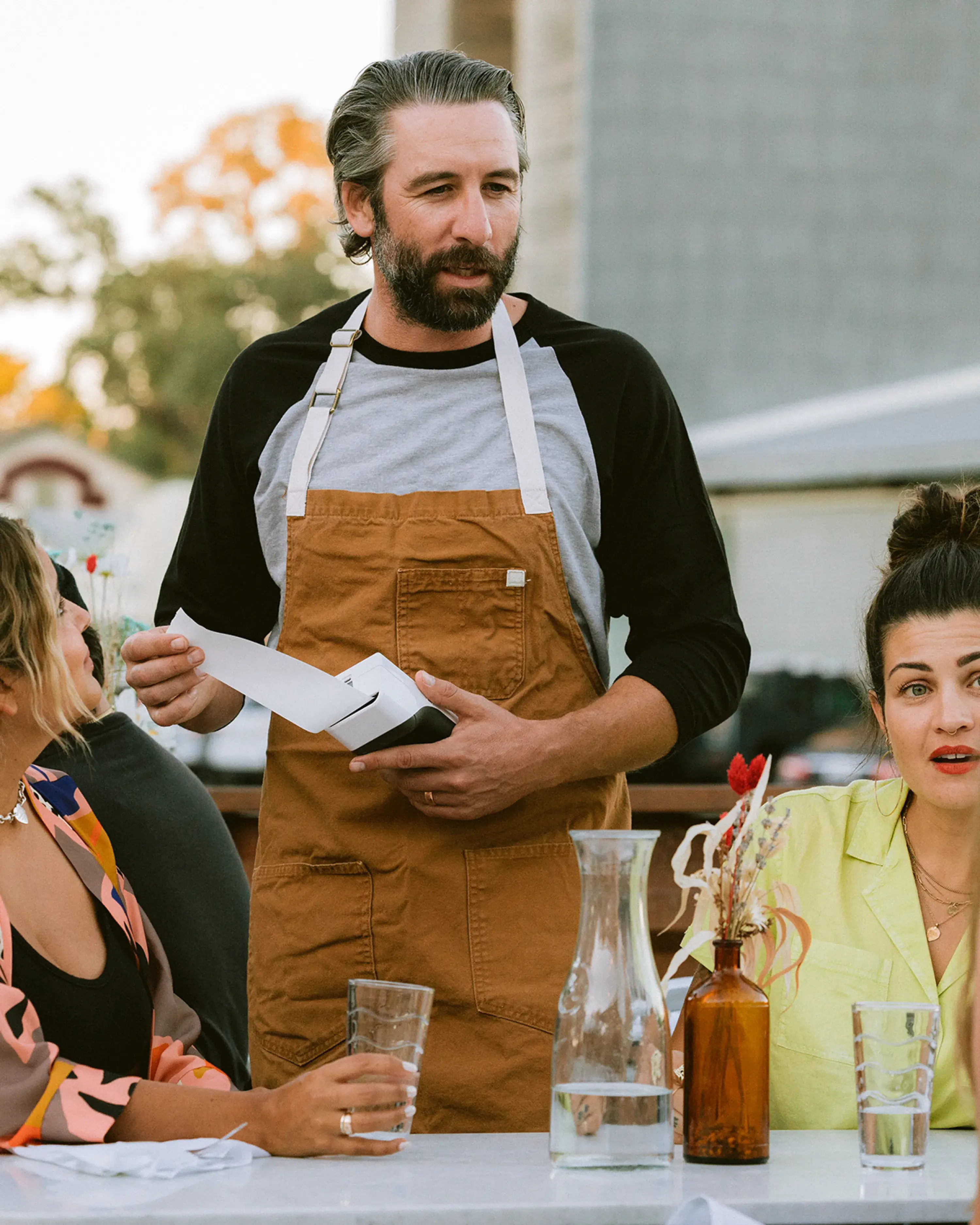 Restaurant employee uses Flex 3 and prints bill for patrons 