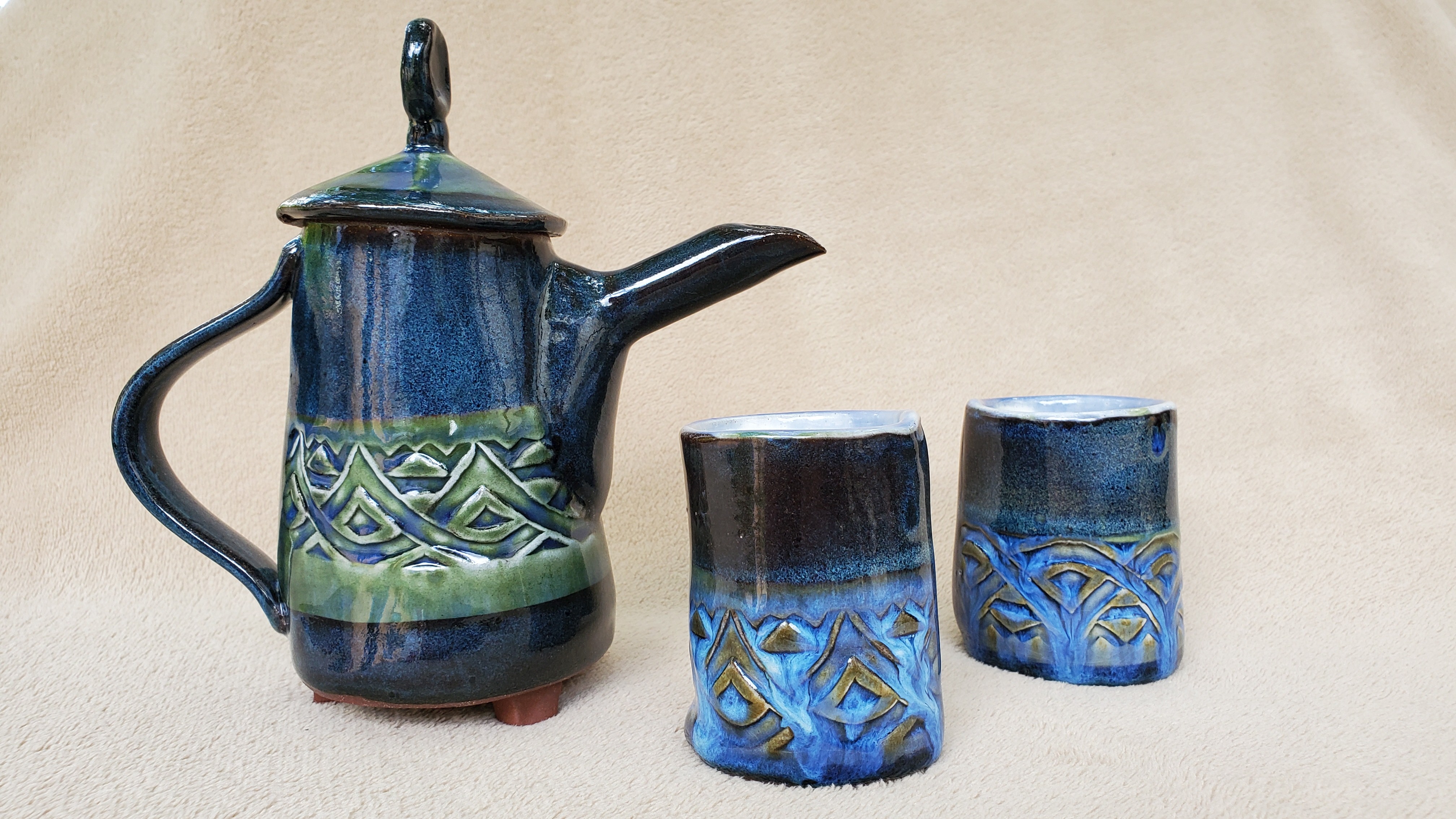 Dynamic picture of a cyclist riding downhill