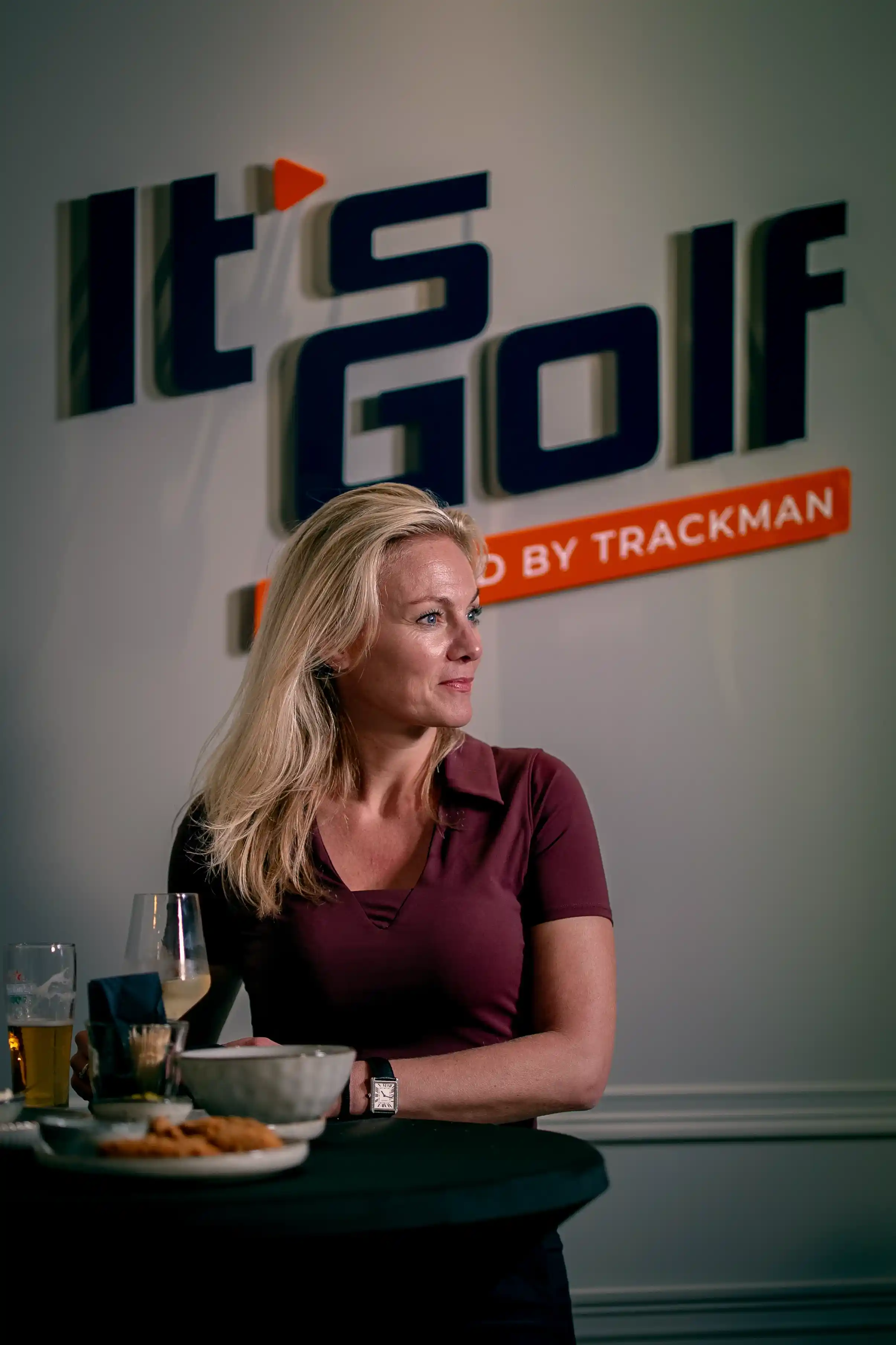 its-golf-lounge-gebied-met-drankjes-en-snacks-powered-by-trackman-alkmaar-noord-holland