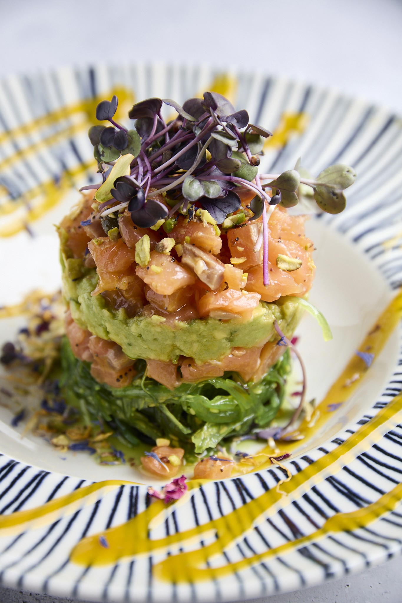 Tartar de salmón ahumado báltico en timbal, Hatillo