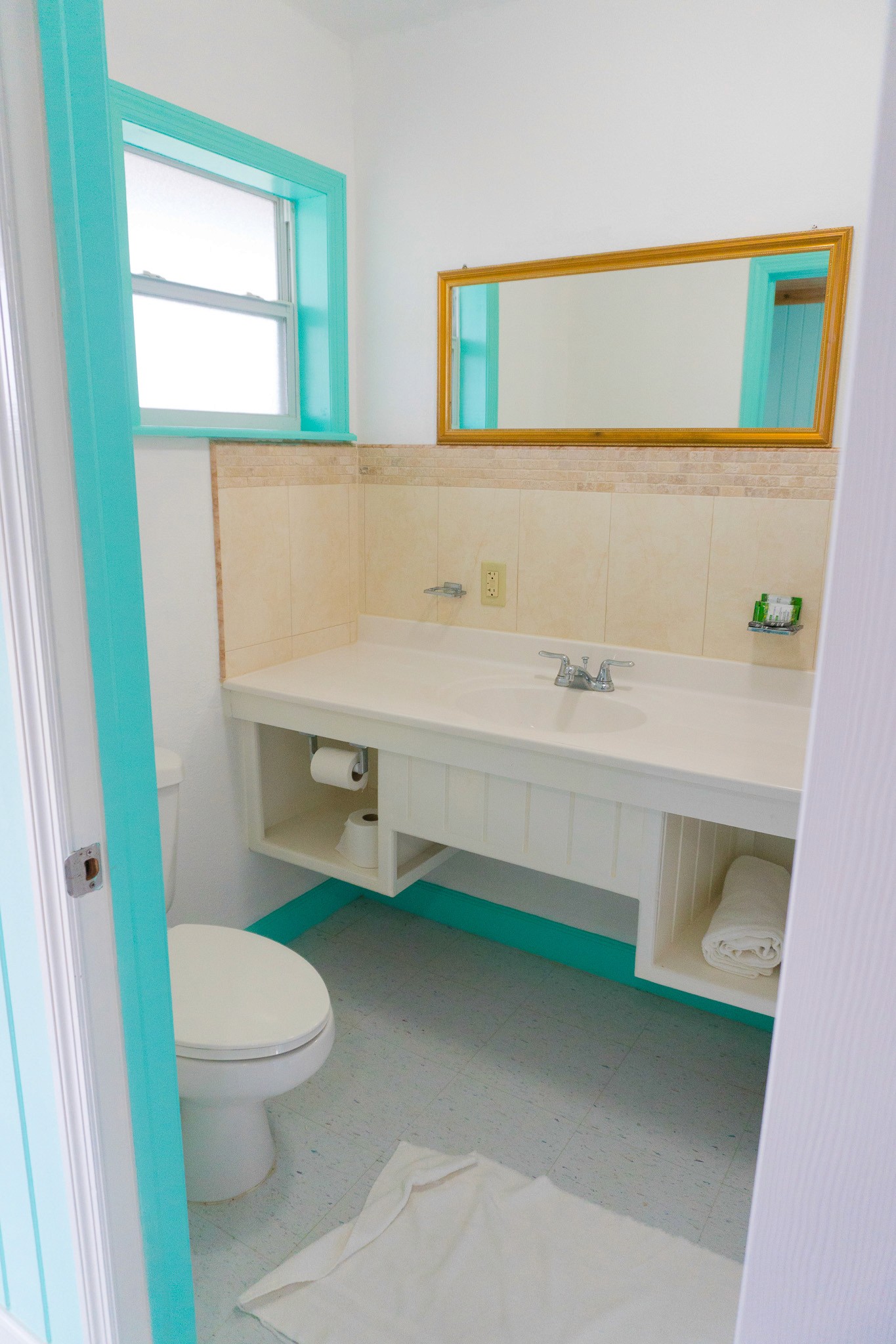 hotel-bathroom