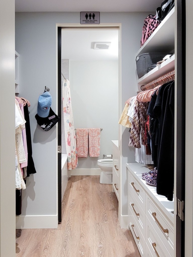 Image of KHD Homes design-build primary suites with spacious walk-in closets and luxurious spa bathrooms interiors.