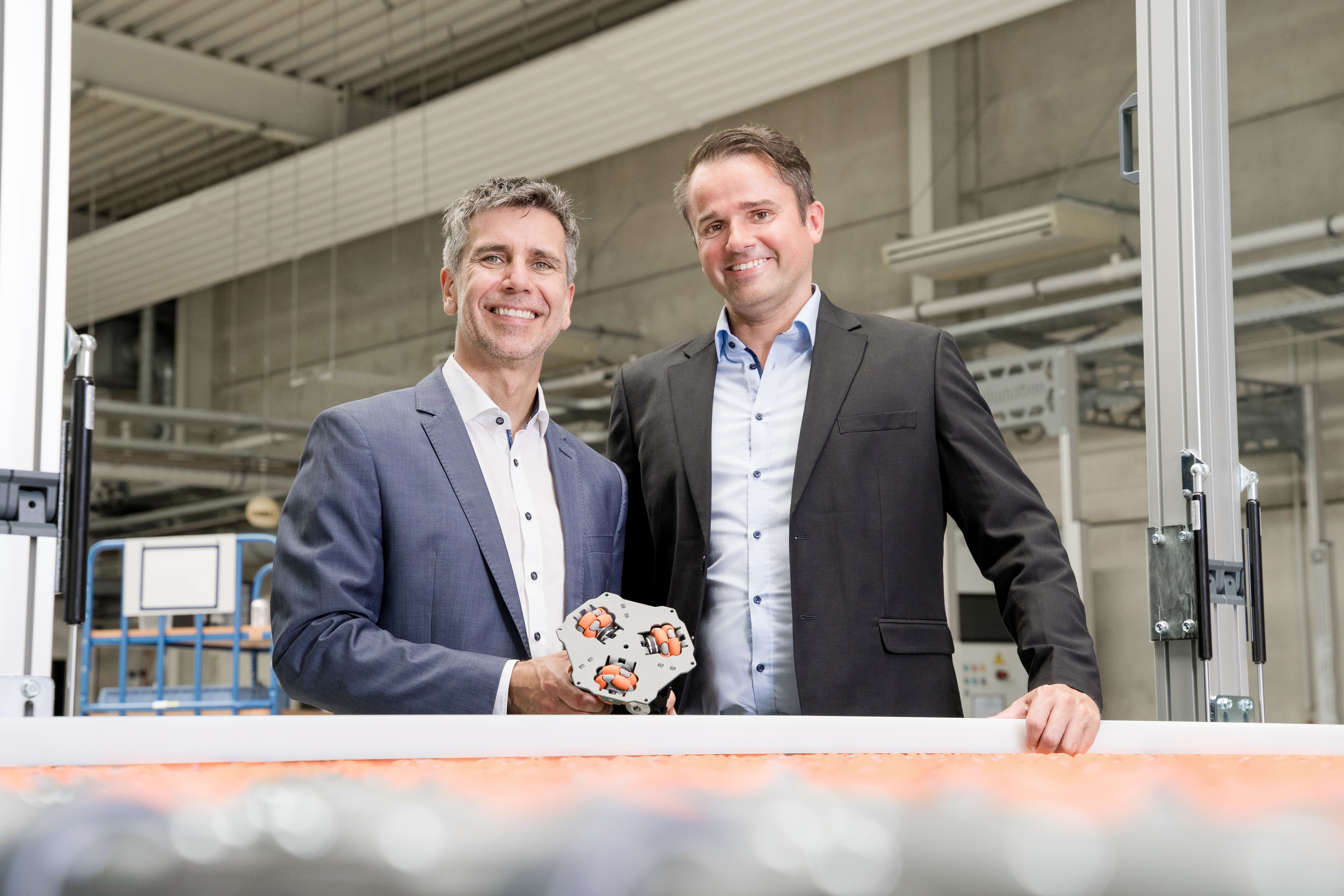 cellumation's co-founders holding a celluveyor cell. Image: cellumation