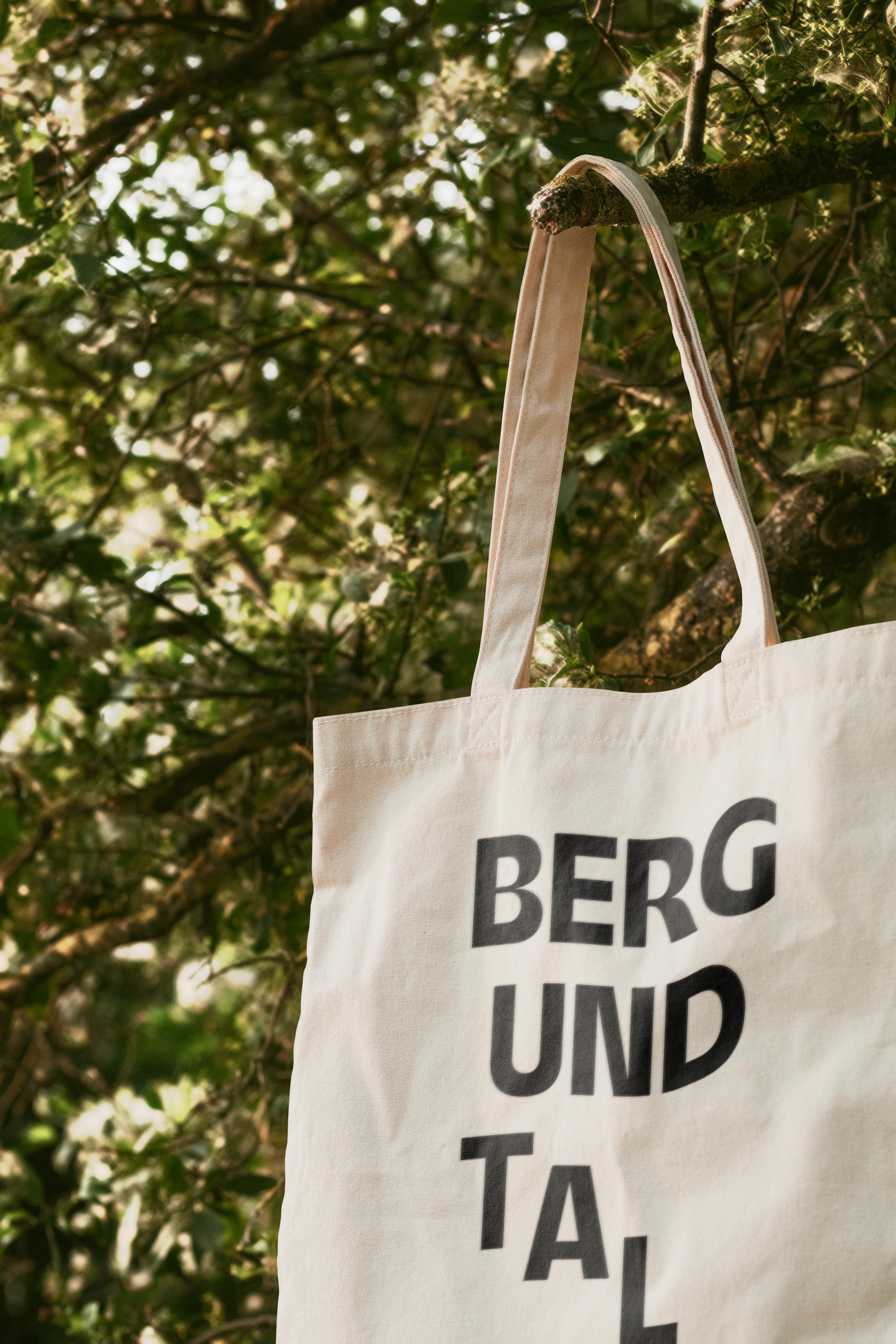 Tote Bag with "Berg und Tal" written on it"