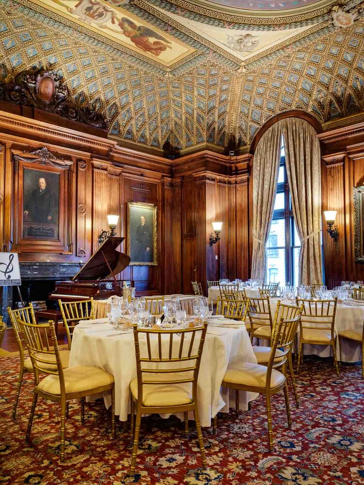 Photo by Frank Ariuba