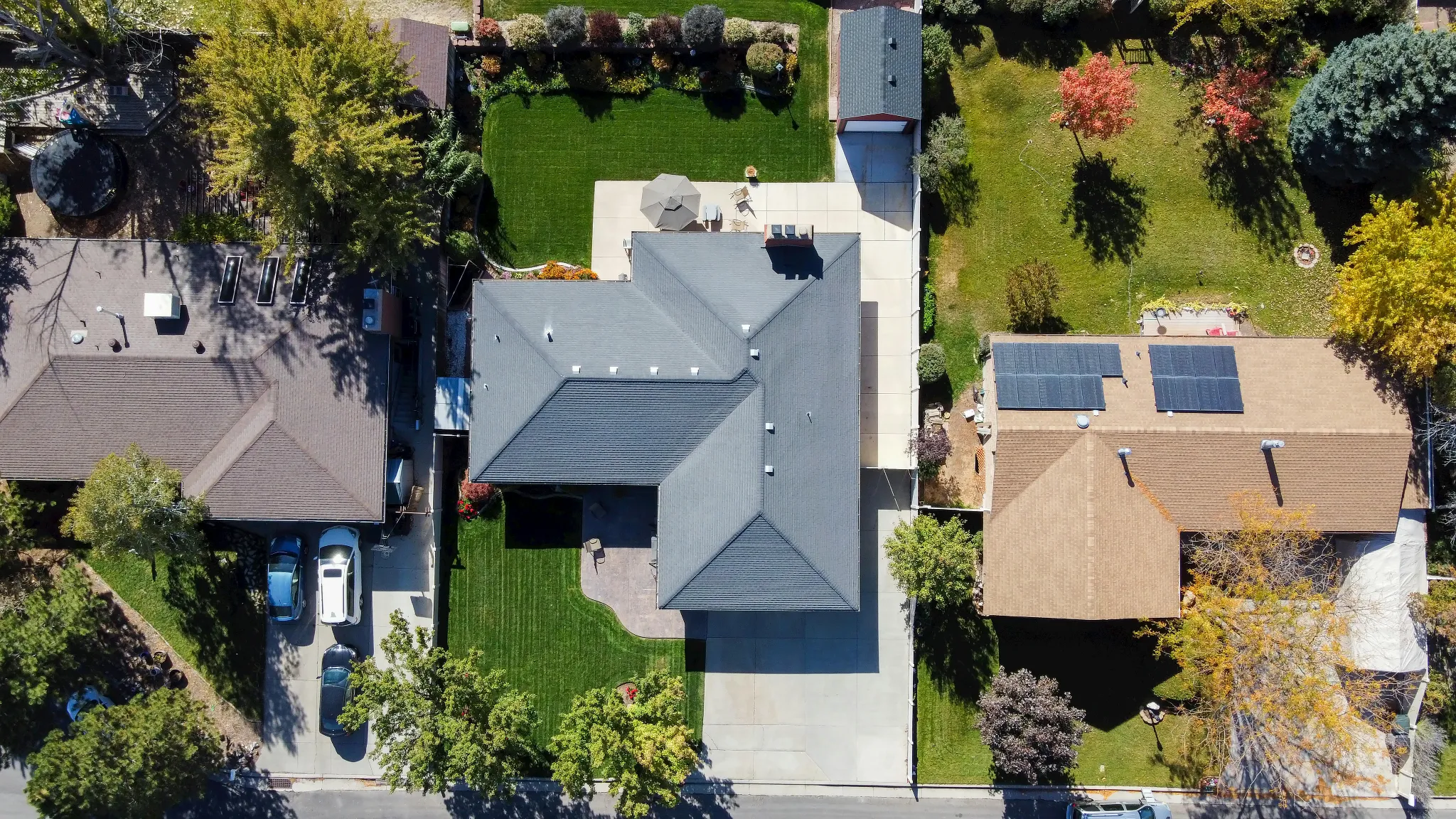 Straight down aerial view of a suburban home with a detailed roof layout, driveway, backyard patio, and neighboring properties clearly visible. This real estate drone photography emphasizes property outlining and lot boundaries, giving buyers a clear understanding of the home’s placement within the neighborhood.
