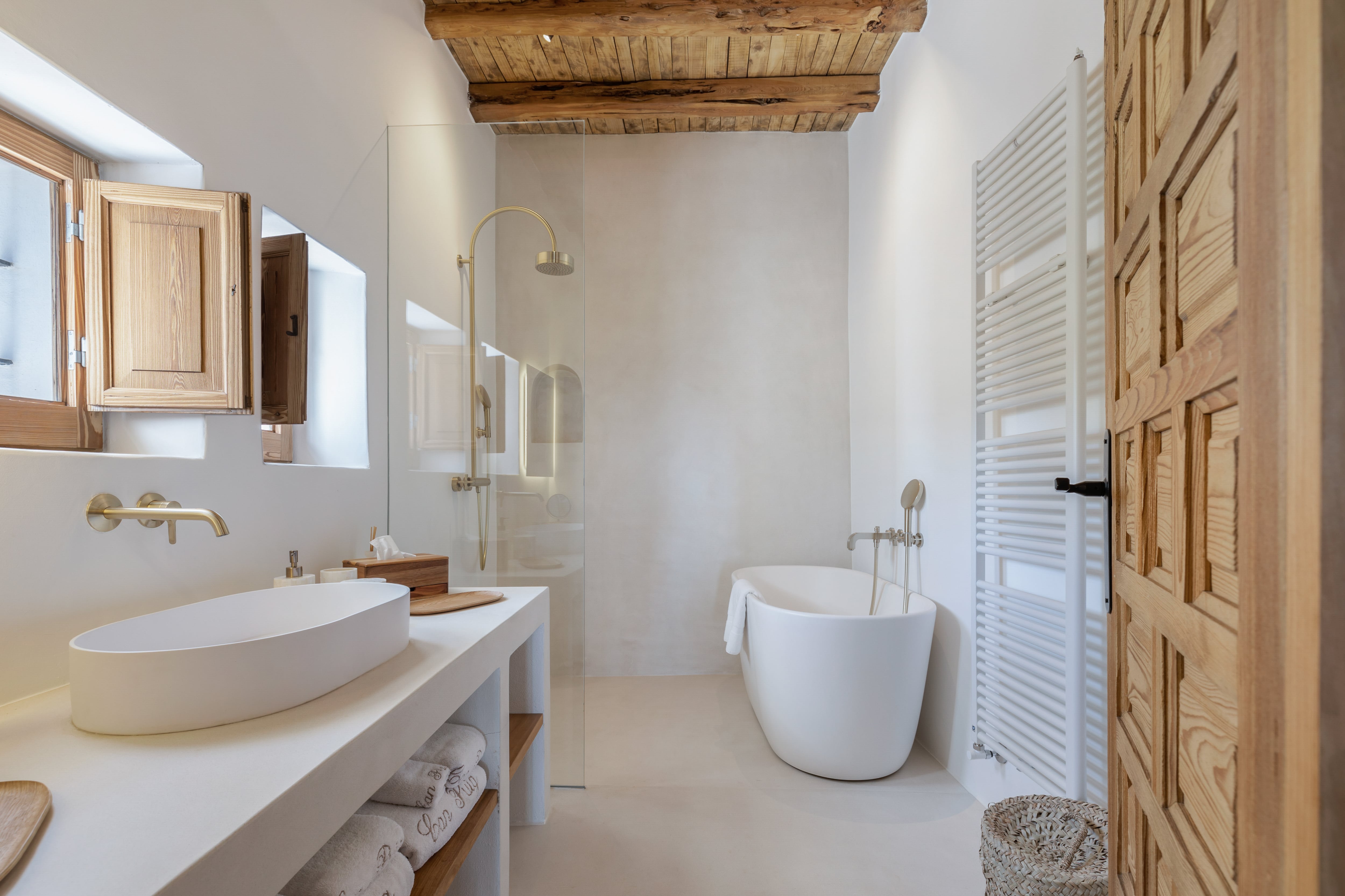 Ensuite Bathroom with Bathtub in a minimalist design