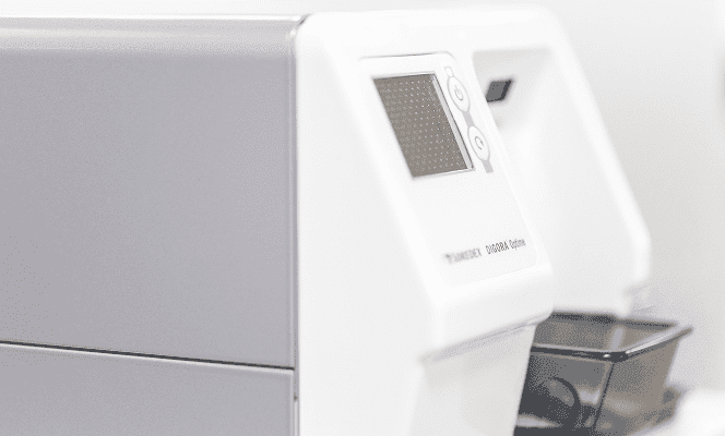 Nærbilde av digitalt røntgen- og diagnoseutstyr hos Haugenstua Tannlegesenter for detaljerte tannundersøkelser.