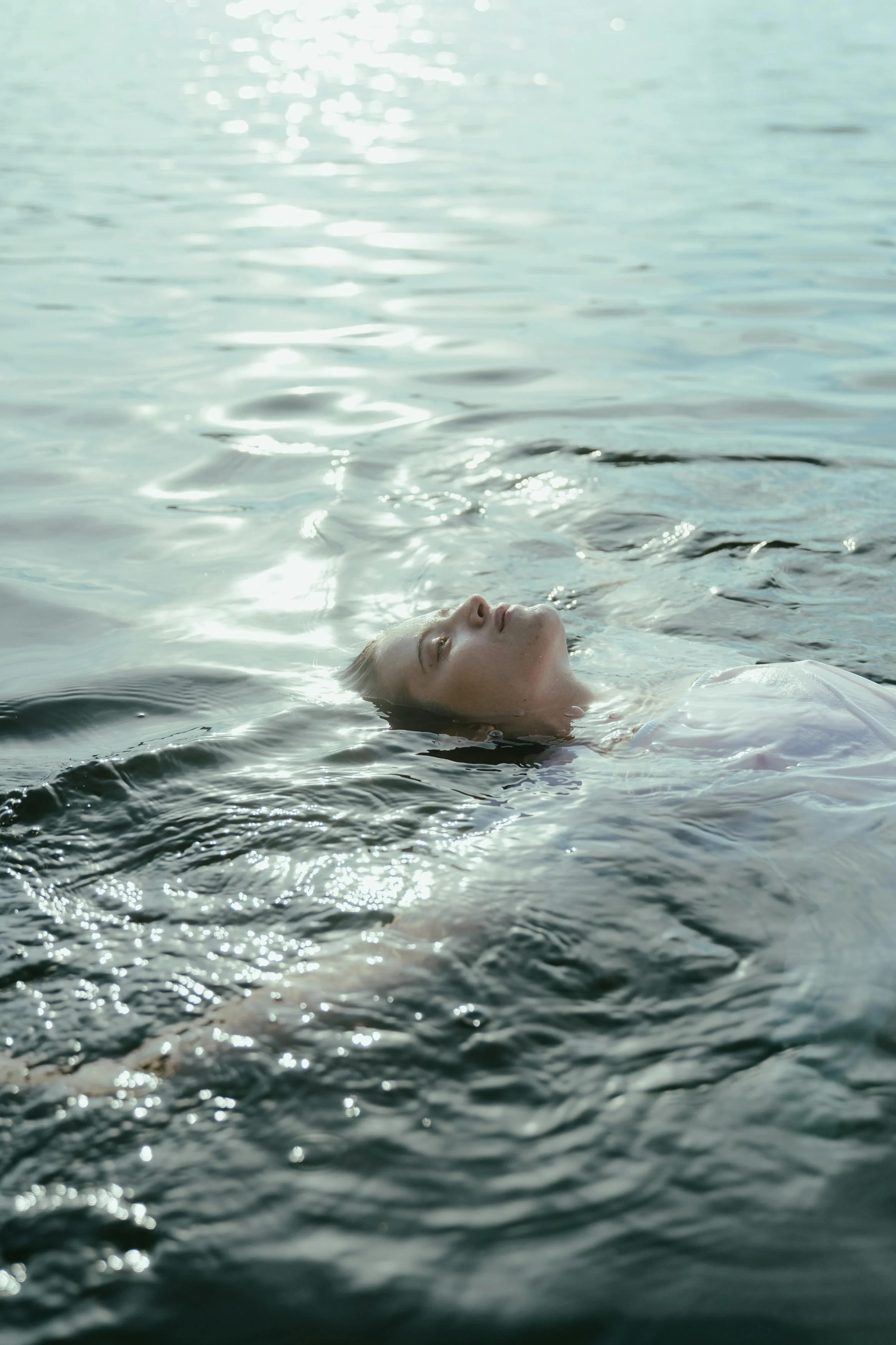 Aurora Sinclair underwater portrait