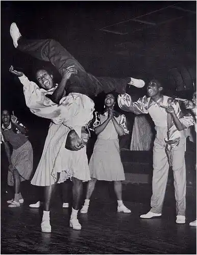 Whiteys Lindy Hoppers en una actuación de baile en Harlem