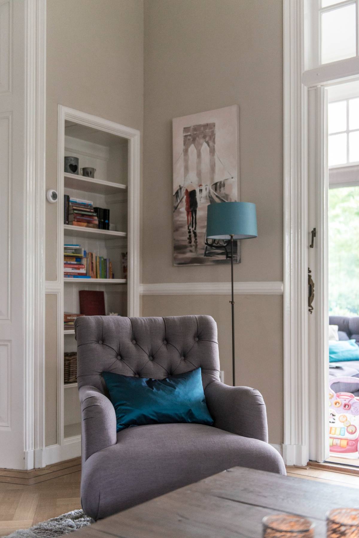 zithoek herenhuis apeldoorn, klassiek, landelijk interieur taupe met blauw