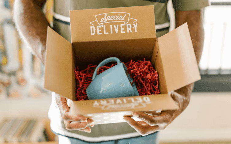 Mug in the dropshipping parcel box