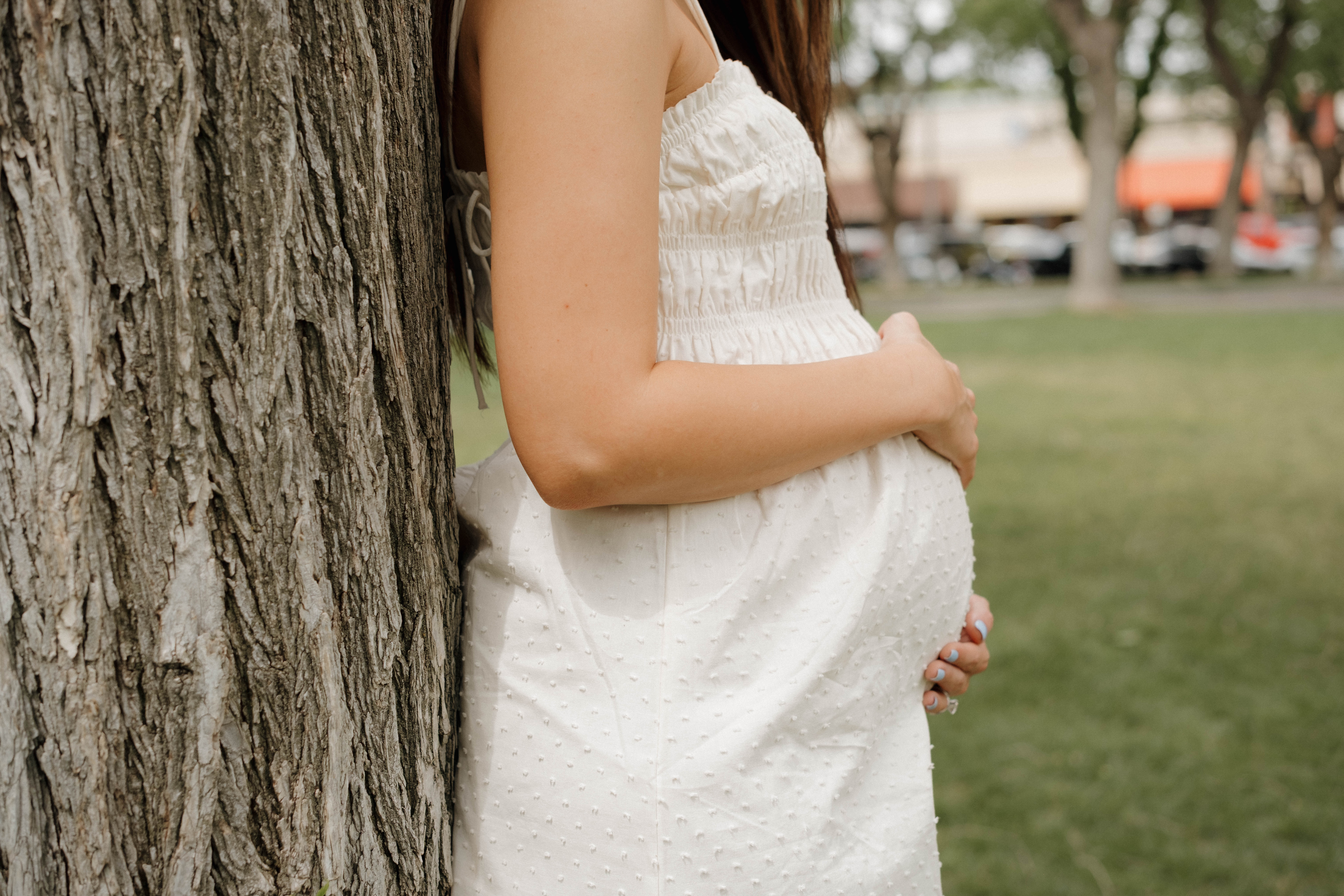 Discover what really happens during a lifestyle motherhood photoshoot in Gilbert, AZ. Learn why it’s relaxed, beautiful, and easier than you think!