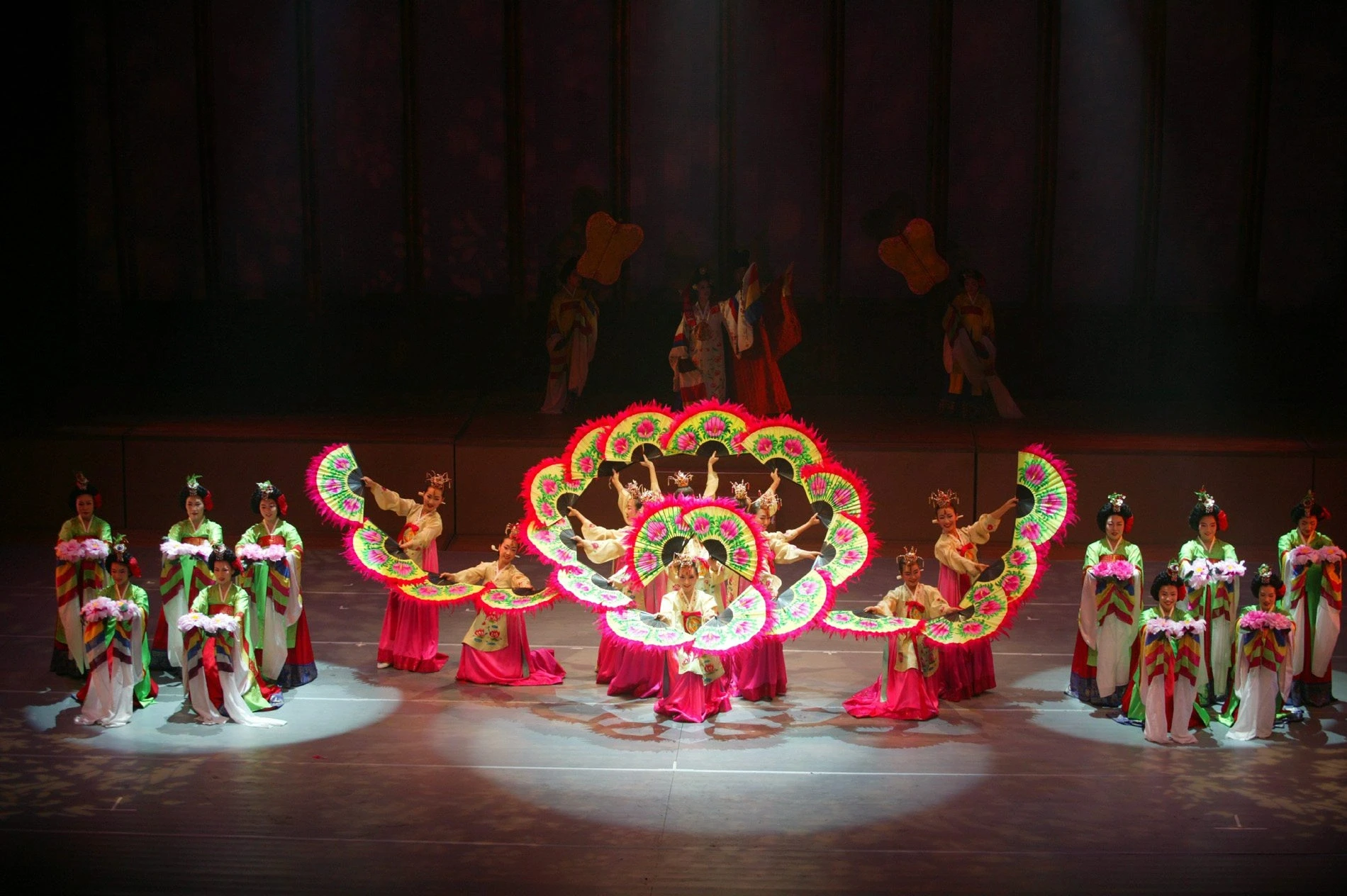 Traditional Korean fan dance performance