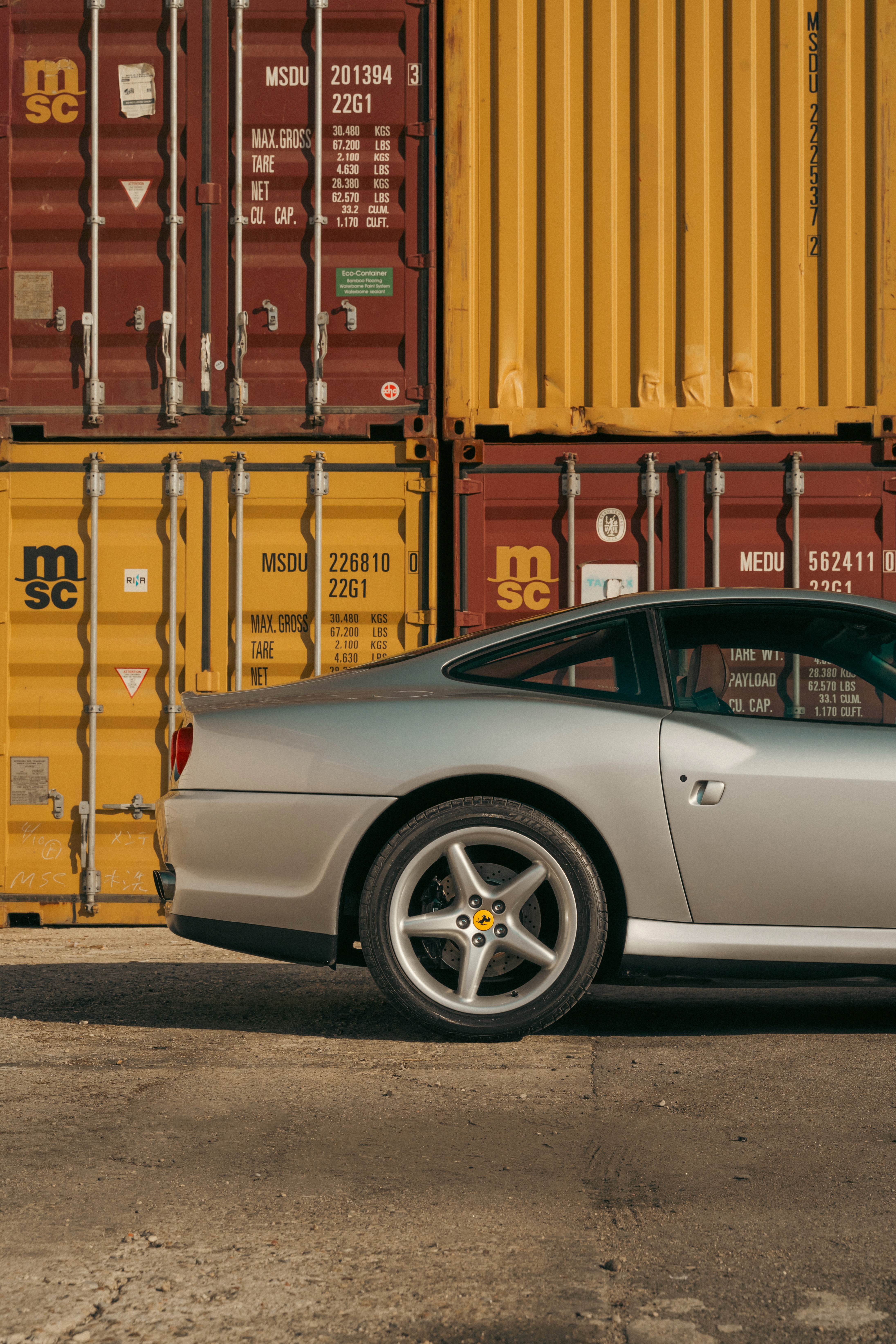 Ferrari 550 marenello e container industriali