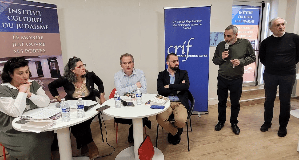 Avec la participation de :   Pierre-Jérôme Biscarat,&nbsp;historien  Stéphane Nivet, historien administrateur de la "Maison d'Izieu"  Valérie Igounet, historienne et politologue  Emmanuel Debono,&nbsp;docteur en histoire de l’IEP de Paris  Laurent David Samama,&nbsp;journaliste