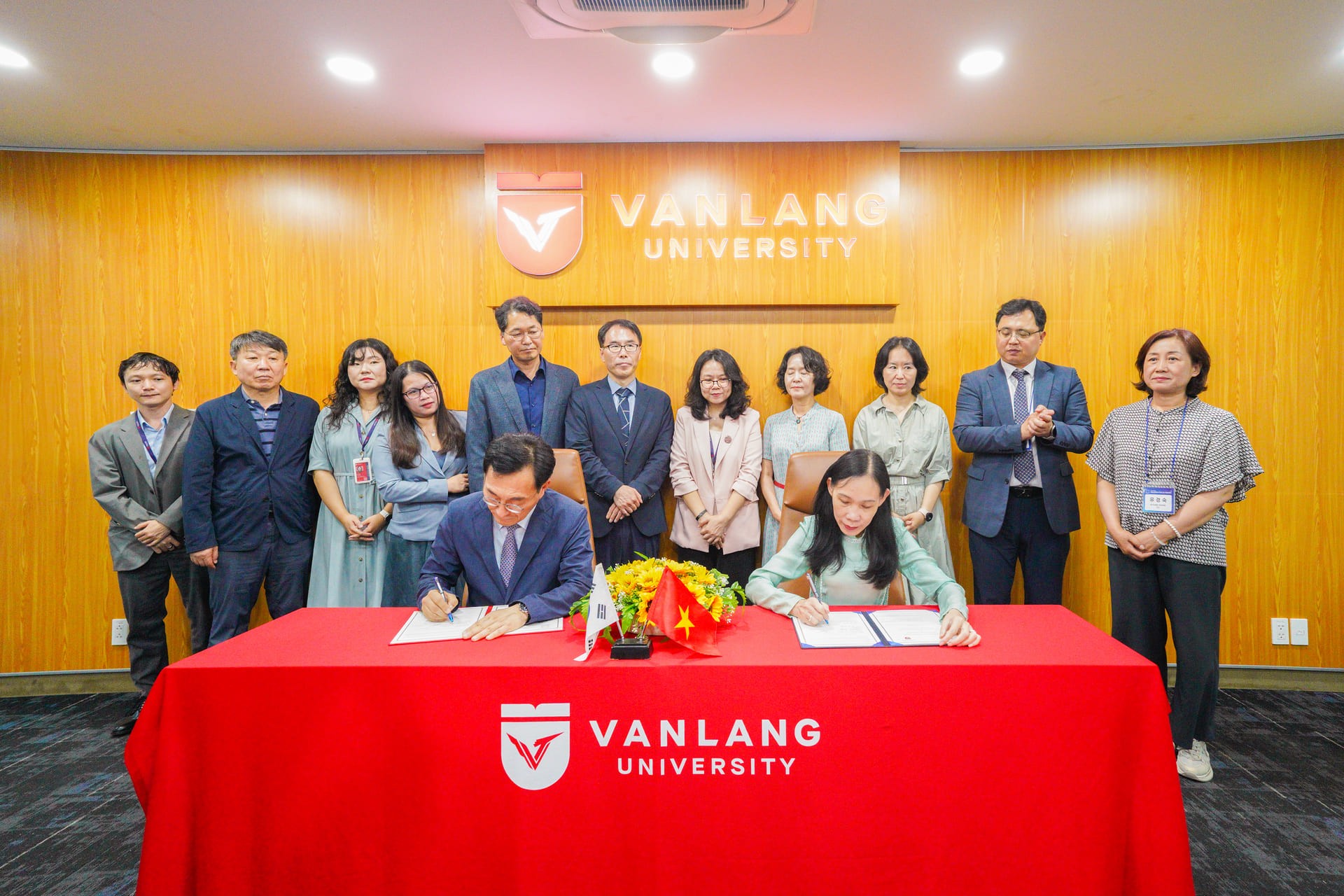 vlu-truong-dai-hoc-van-lang-va-truong-dai-hoc-su-pham-quoc-gia-seoul-han-quoc-ky-ket-mou-a.jpg
