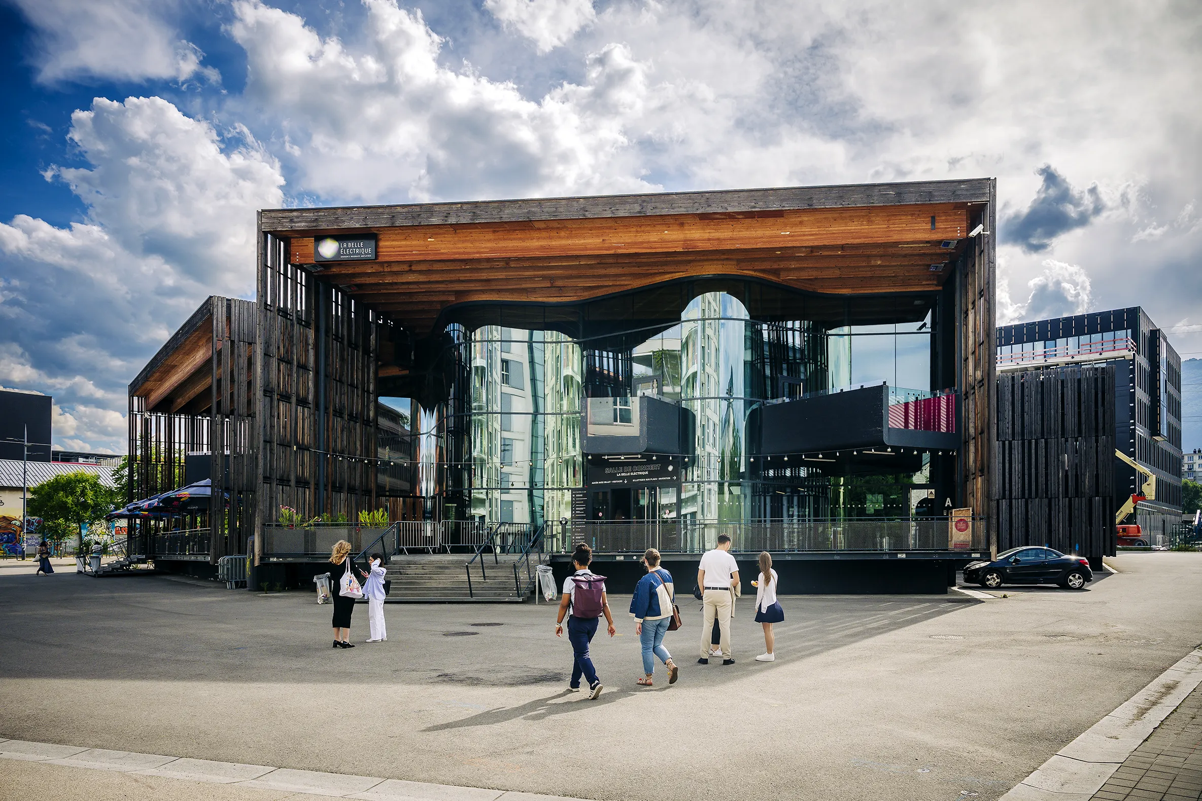 Façade de La Belle Électrique à Grenoble, lieu du gala CBH Graduate School de l’Université Grenoble Alpes