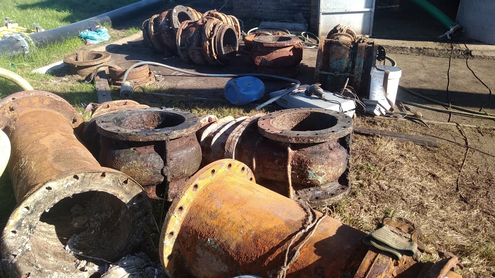 TRA-COL Solutions’ installation of large bore flanged valves and stainless steel piping, showcasing their technical expertise and installation precision