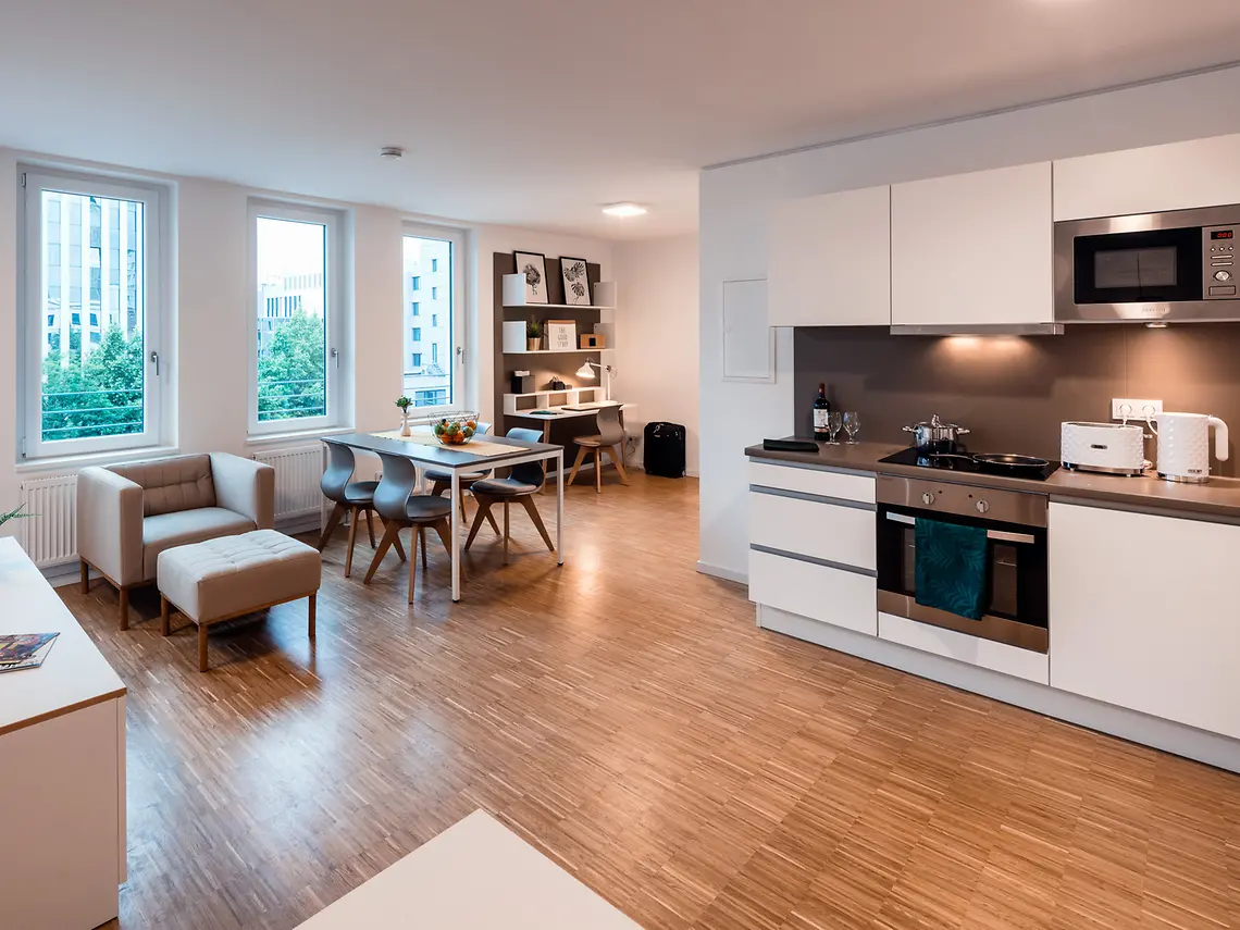 Large student studio in Frankfurt with full kitchen, dining area and living space