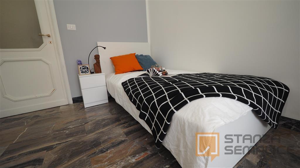 12.4 sqm room in Via Santa Chiara, Torino