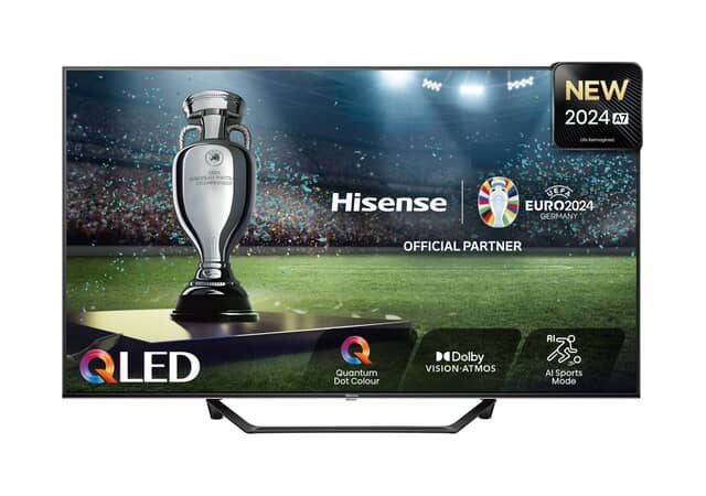 Produktbillede af Hisense A7N 4K LED TV med VA-panel og standard fod, isoleret på hvid baggrund.