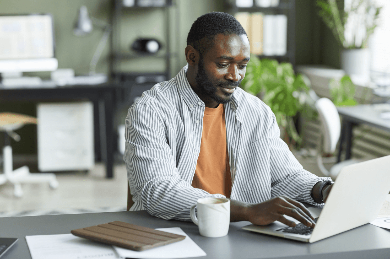 Man working on a laptop analyzing Amazon advertising performance, representing spring campaign strategy and data-driven optimization.