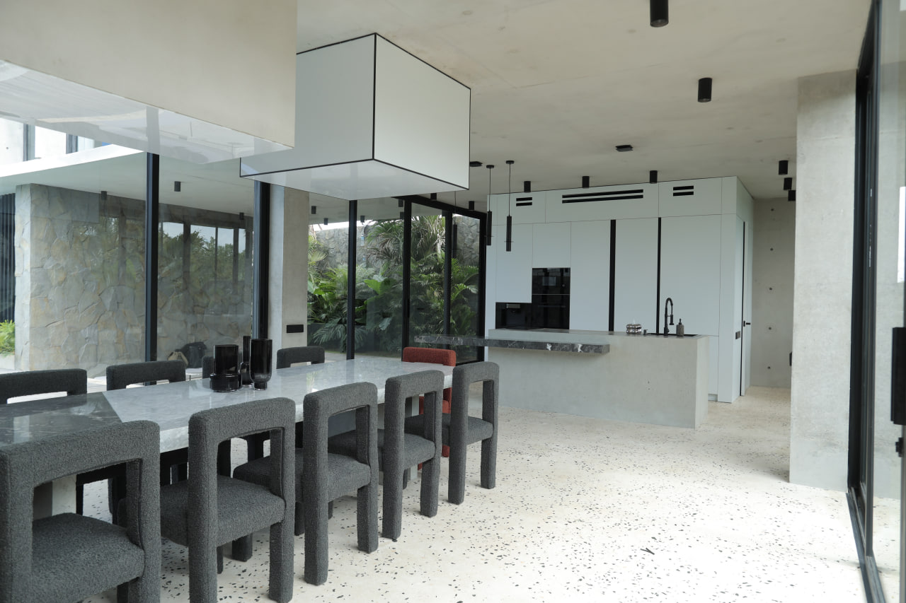 Luxury 6-bedroom villa in Kabakaba, Seseh