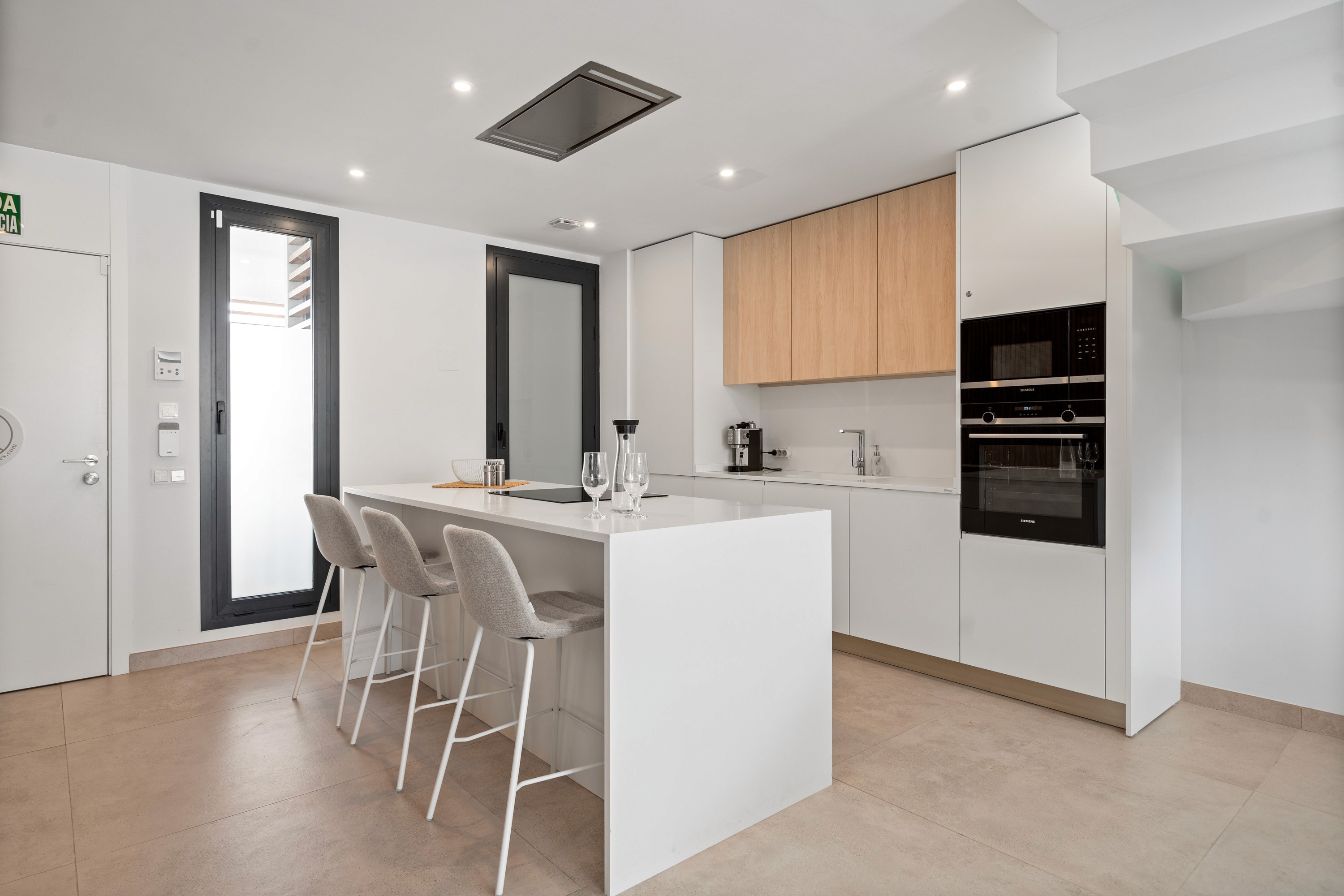 holiday apartment in marbella with new fully equipped kitchen, washing machine and dryer