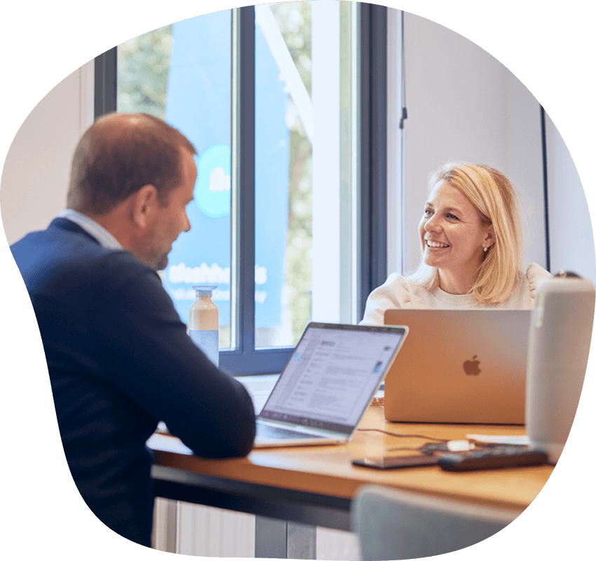 Manager in gesprek met een medewerker