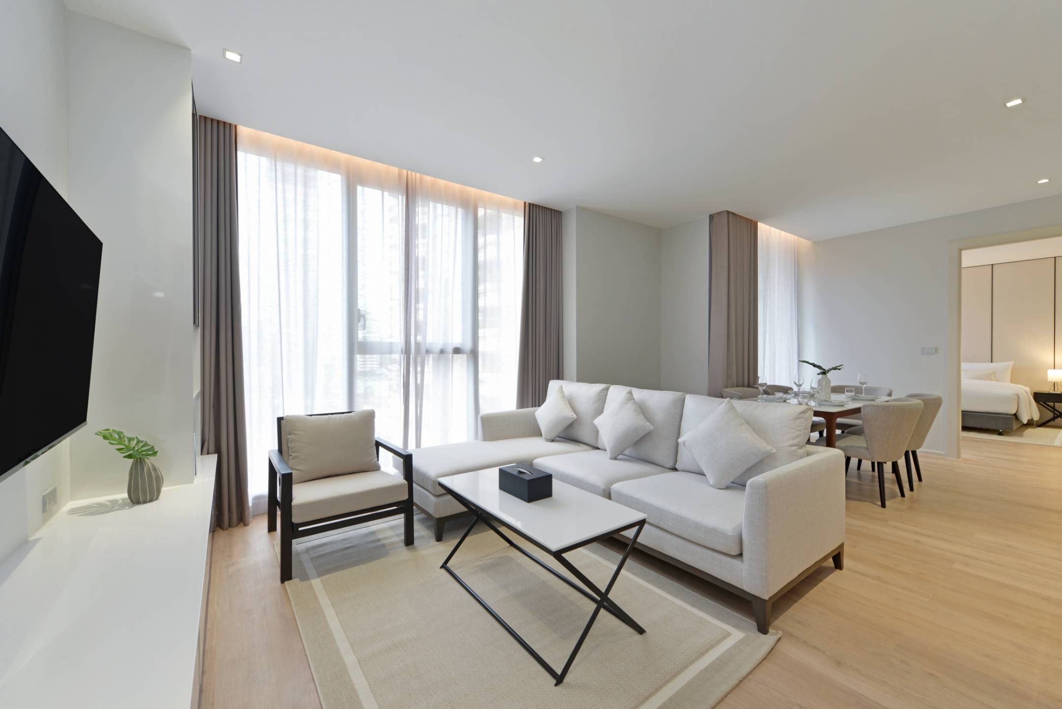 SCOPE Langsuan Luxury 2 Bedroom Pet-Friendly Condo 1