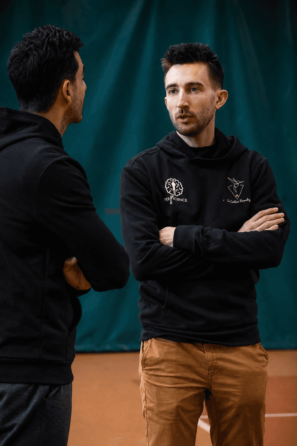 Préparateur mental accompagnant un sportif pour renforcer la confiance et la maîtrise