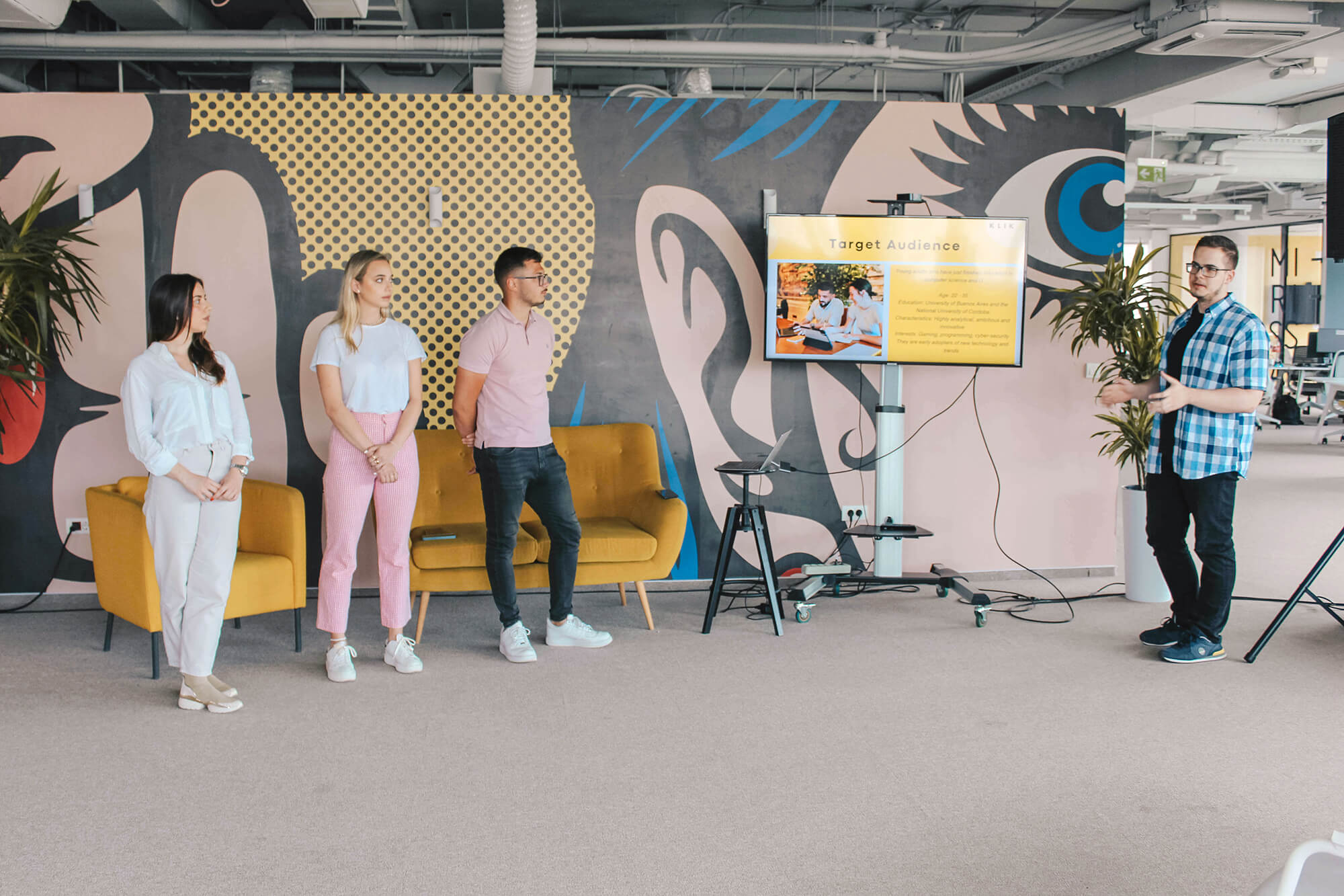 UNSA students collaborating with Klika on design and marketing projects