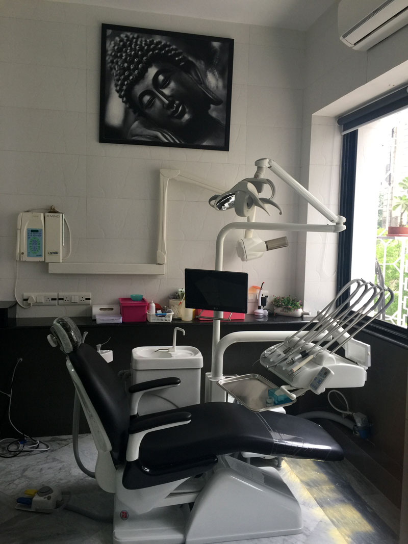 Reception and comfortable waiting area at Dentistree Dental Clinic Kolkata.