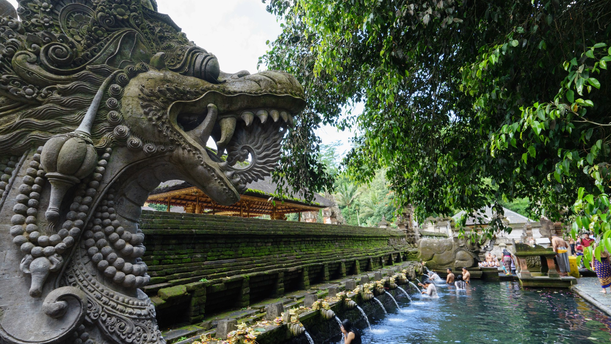 photography of dam during daytime