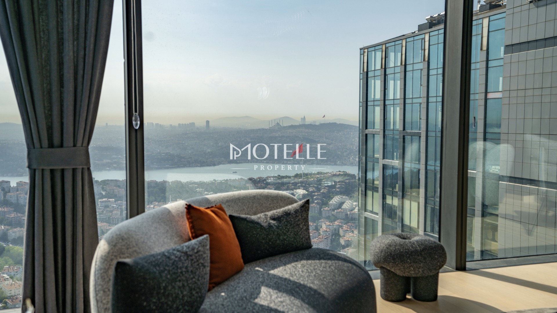High-floor Çiftçi Towers residence with panoramic Bosphorus and Istanbul skyline views
