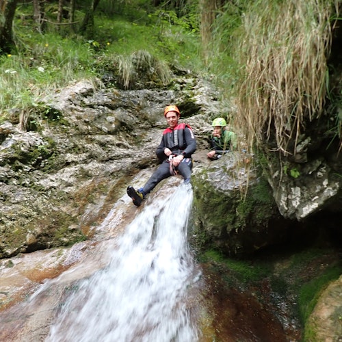 阿尔科黑河峡谷漂流门票