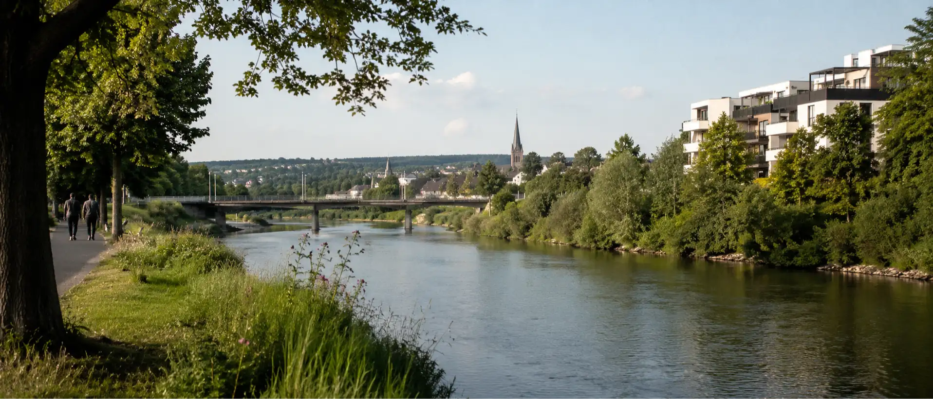 Dürener Innenstadt mit Rurufer, Symbolbild Pflegemarkt Kreis Düren