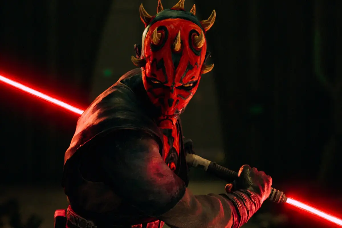 Maul wielding his double lightsaber.