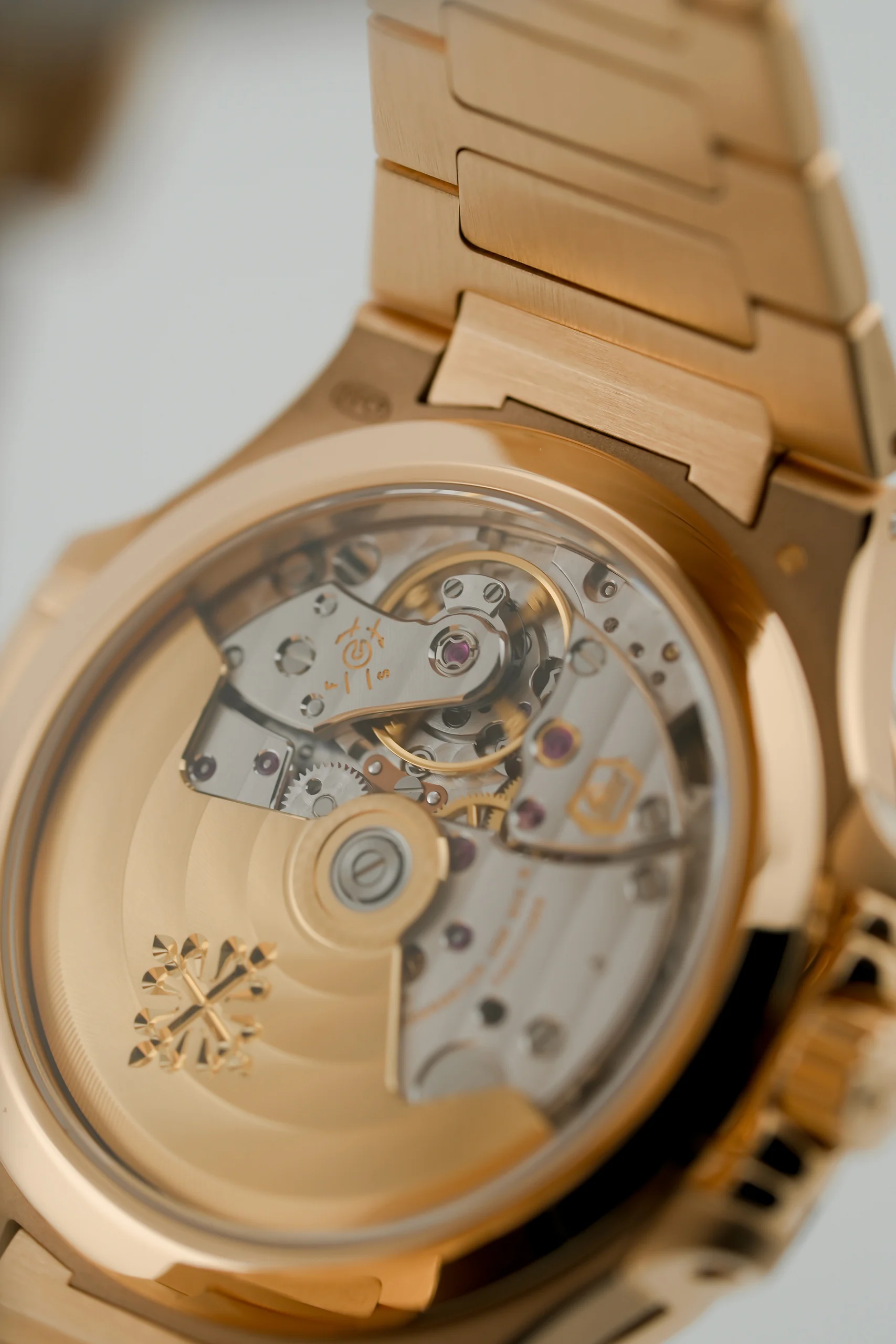Caseback of the Patek Philippe Nautilus Rose Gold 7118/1200R