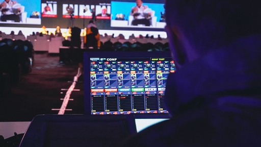 Broadcasting vs. Streaming | 5 Critical Differences Between Streaming ...